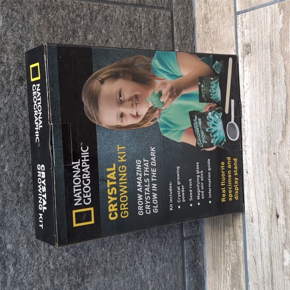 NATIONAL GEOGRAPHIC Glow In The Dark Crystal Growing Lab